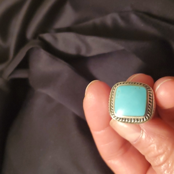 925 ring with turquoise center stone.  Size 5 & a half - Picture 3 of 5